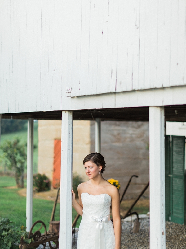 www.byjphotography.com clarksville, tn miller century farm bridal session