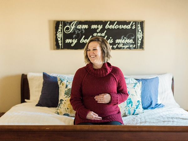 lifestyle-cozy-maternity-session